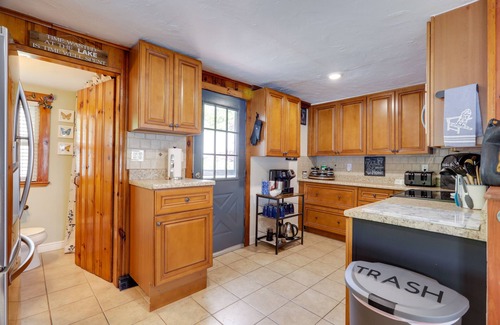 Plainville House | Football Fans Lake Retreat - 5 Mins to Gillette!