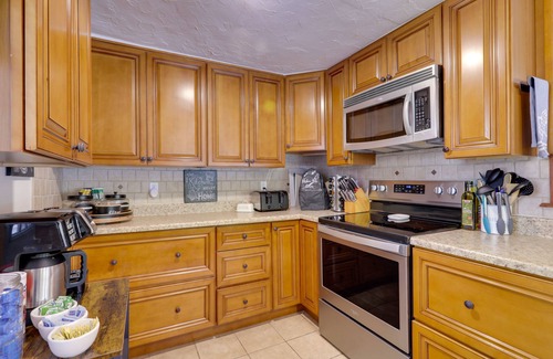 Plainville House | Football Fans Lake Retreat - 5 Mins to Gillette!