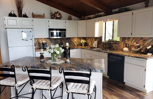 Jackson House | Foothill Retreat in the Sierra Nevada Mountains