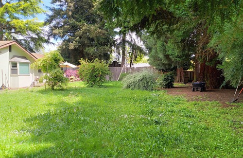 Eugene House | Forest Home in quiet cul-de-sac