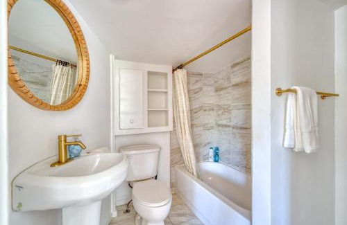 Ashcreek Apartment | Forest Studio Oasis - Mile from Multnomah Village