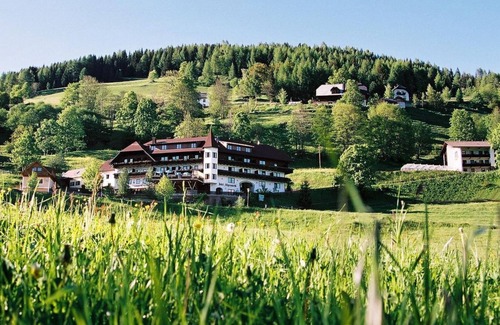 Krakauebene House | Forest view room with shower or bath, WC - Hotel-Restaurant Stigenwirth