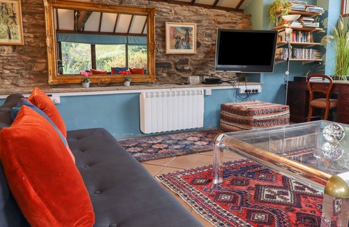 Newcastle-on-Clun Cottage | FOREST VIEW BARN, pet friendly, character holiday cottage in Beguildy