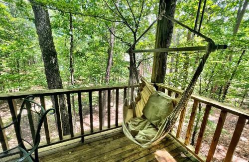 Mount Ida Apartment | Forest view, log-sided two bedroom, two bath condo on Lake Ouachita, condo