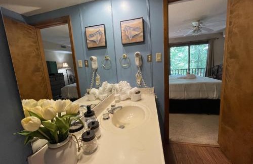 Mount Ida Apartment | Forest view, log-sided two bedroom, two bath condo on Lake Ouachita, condo