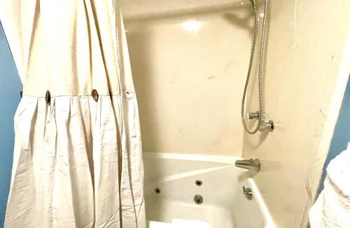 Mount Ida Apartment | Forest view, log-sided two bedroom, two bath condo on Lake Ouachita, condo