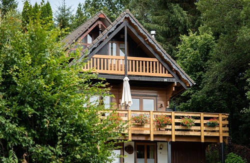 Bournoufay House | Forestside Chalet with Charm