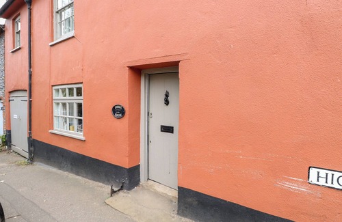 Cley next the Sea Cottage | FORGE HOUSE, pet friendly, with a garden in Cley Next The Sea
