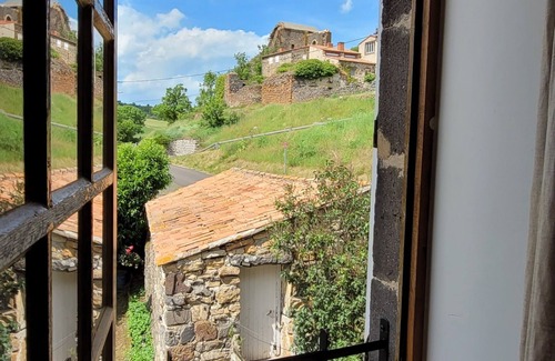 Rentieres House | Former 19th-century school with a superb view of the Cézallier mountains