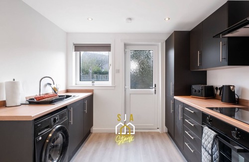 Peterhead Apartment | Forrest Road Stay - SJA Stays - Modern 2 Bed