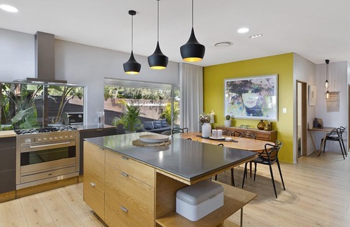 Forresters Beach House | FORRESTERS RETREAT | Pool, close to beach, Wi-Fi | Accom Holidays