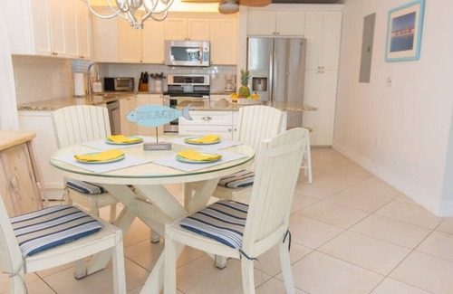Fort Pierce Shores House | Fort Pierce - 2BD 2BA Tropical Surfside Retreat