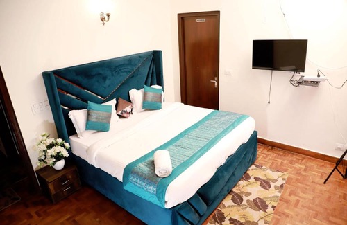 Saket Apartment | Fortune Home Service Apartment 3Bhk,E-28 Saket 1B
