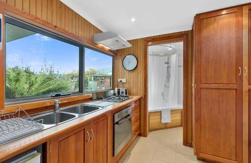 Lindisfarne House | Forty South Cottage - A Secluded Waterside Getaway