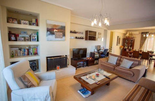 Nafpaktos Villa | Fou's 3-Bed Villa in nafpaktos