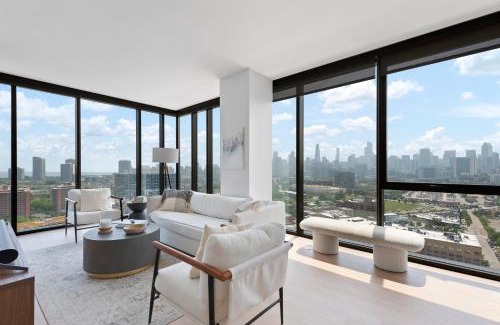 River North Apartment | Foundry Unmatched Skyline Views at Lincoln Park
