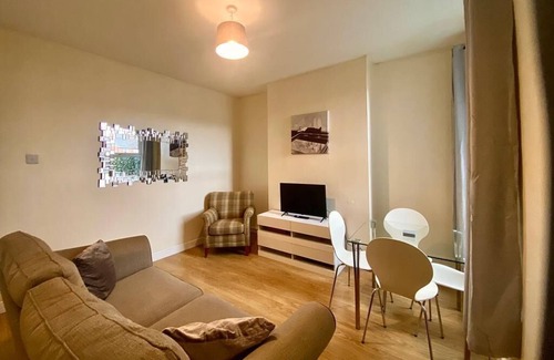 Ellesmere Port House | Four bedroom house - Ideal for contractors