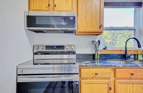 Baraboo House | Four Bedroom house 1 mile from entrance to Devils Lake