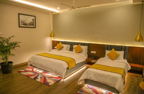 Varanasi Resort | Four Leaf Hotel Sapphire Blue