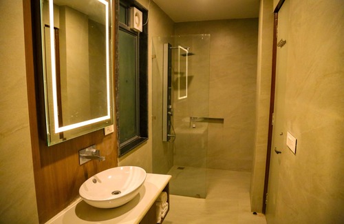 Varanasi Resort | Four Leaf Hotel Sapphire Blue