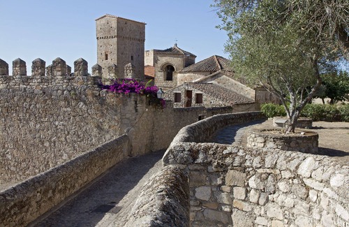 Arroyomolinos de Montanchez House | Four person bungalow in the Spanish countryside, unique for nature lovers.