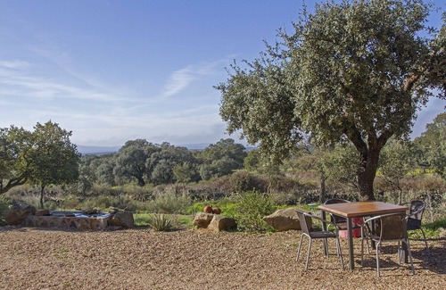Arroyomolinos de Montanchez House | Four person bungalow in the Spanish countryside, unique for nature lovers.