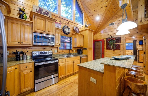 Broken Bow Cabin | Four Pines Cabin 3BR + game room