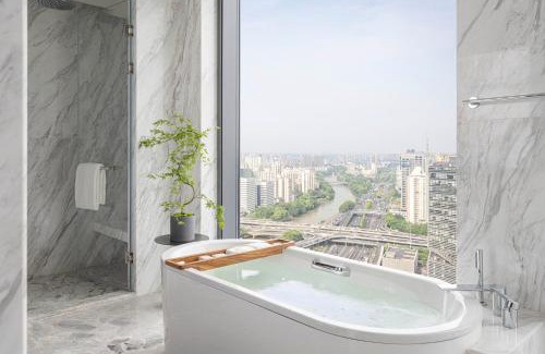 Downtown Hangzhou Hotel | Four Seasons Hotel Hangzhou at Hangzhou Centre