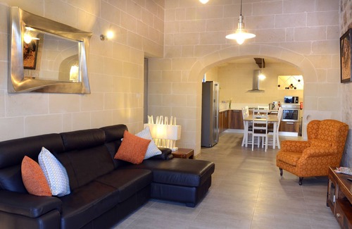 Hal Far Villa | FOUR WINDS HOLIDAY FARMHOUSE