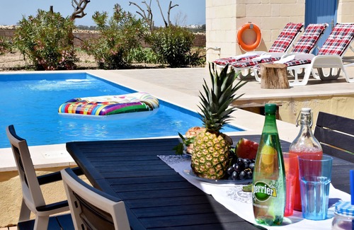 Hal Far Villa | FOUR WINDS HOLIDAY FARMHOUSE