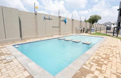 Greater Johannesburg Metropolitan Area Apartment | Fourways Oasis
