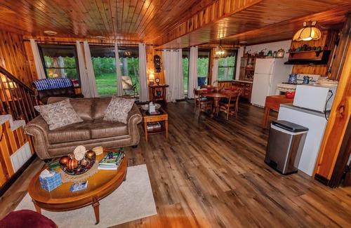 Dundas Cabin | Fox Creek Cabin, Fox Creek Cabin | Cozy & Private Luxury Retreat on 30 Acres in Olney