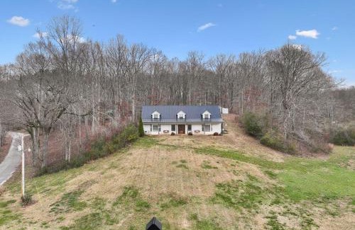Lawrenceburg House | Fox Haven Retreat-Private Yard-Outdoor Adventure