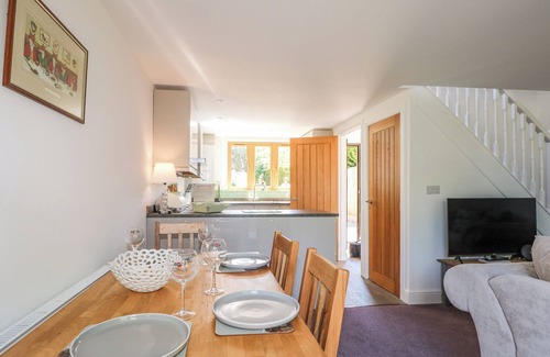 New Forest District Cottage | FOXES EARTH, pet friendly, with a garden in Nomansland