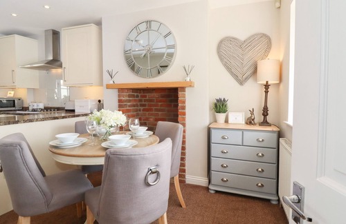Ripley House | FOXY COTTAGE, family friendly, with a garden in Ripley
