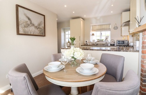 Ripley House | FOXY COTTAGE, family friendly, with a garden in Ripley