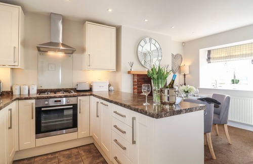 Ripley House | FOXY COTTAGE, family friendly, with a garden in Ripley