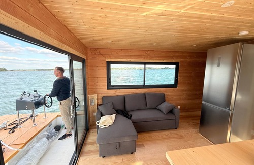 Eclaron-Braucourt-Sainte-Liviere Boat Rental | Panoramic electric boat, sail on the Lac du Der without a license. Nemours