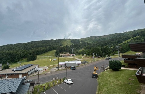 Besse-et-Saint-Anastaise Apartment | 5-person apartment at the foot of the slopes with Wi-Fi in Super Besse