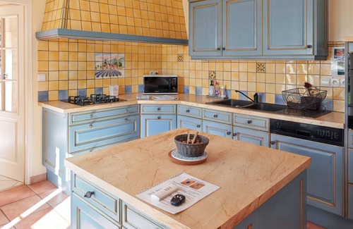 La Chapelle-Saint-Martin-en-Plaine House | Homerez - House in La Chapelle-St-Martin