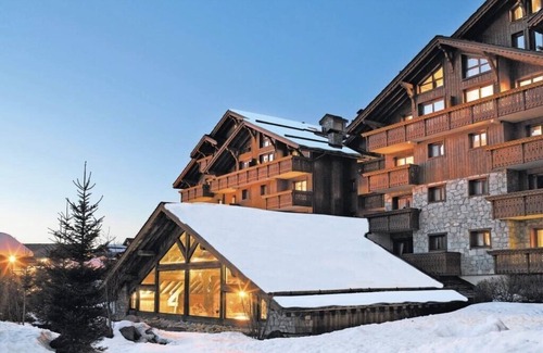 Meribel Village Apartment | Fermes de Méribel - Duplex facing south Balcony-terrace, swimming pool and covered parking