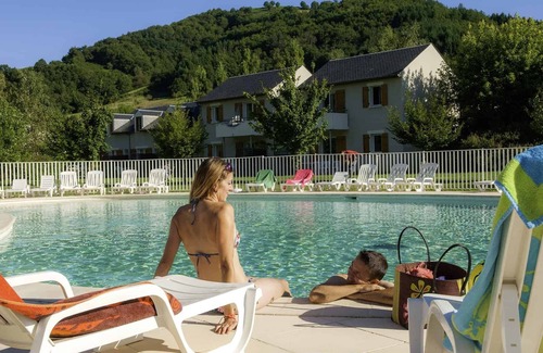 Saint-Geniez-d'Olt Condo | Charmante Résidence au Pied du Plateau de L'aubrac Saint Geniez D'olt 2 Piscine
