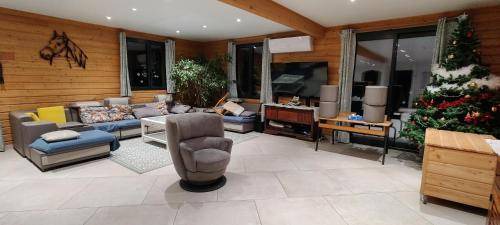Saint-Quentin-en-Tourmont Resort | 250 m² Resort ∙ 4 bedrooms ∙ 14 guests
