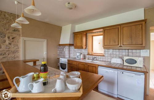 Saint-Quentin-sur-Sauxillanges House | Gite de Groupe * HELIMO Goulapie with view and terrace
