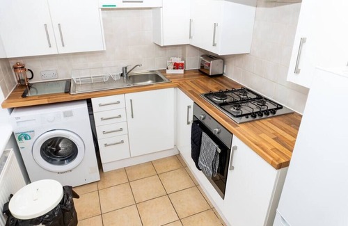Cheltenham House | Francis House - Cheltenham - 2 Bed Home - Parking