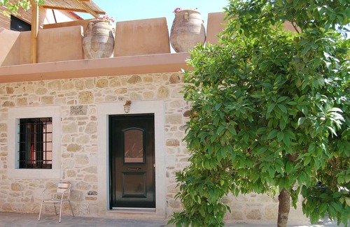 Faneromeni Apartment | Francois Apartment is a cozy apartment in a traditional Cretan village