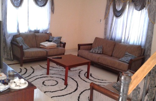 Old-Yundum Villa | Frank & Haddy Paradise + Back-up System + Cell WiFi Internet + Neighbor's pool
