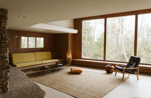Branch House | Frank Lloyd Wright student built riverfront home