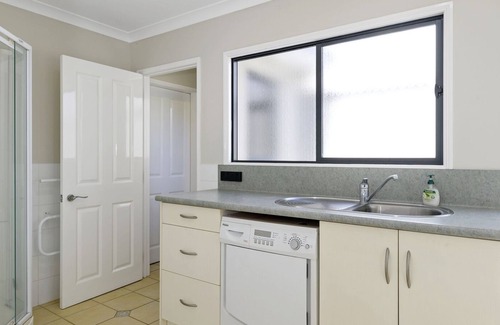 New Plymouth House | Frankleigh Views - New Plymouth Holiday Home
