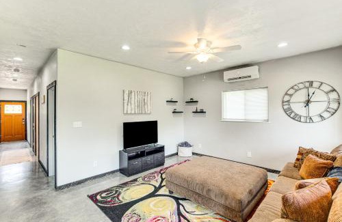 Berryville House | Frankston Vacation Rental Walk to Lake Palestine!